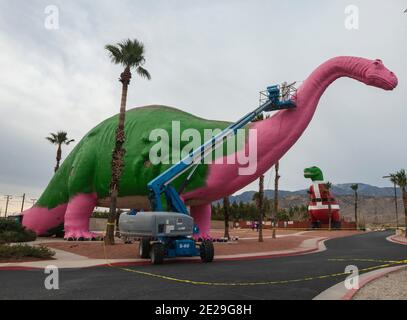 Neubemalung des historischen Wahrzeichen, Cabazon Dinosaurs Stockfoto