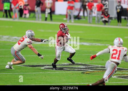 11. Januar 2021: Alabama Crimson Tide läuft zurück Brian Robinson Jr. (4) beim NCAA Football 2021 CFP National Championship Spiel zwischen Ohio State und Alabama im Hard Rock Stadium in Miami Gardens, Florida. JP Waldron/Cal Sport Media Stockfoto