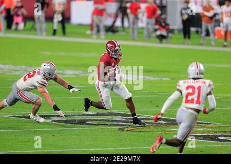 11. Januar 2021: Alabama Crimson Tide läuft zurück Brian Robinson Jr. (4) beim NCAA Football 2021 CFP National Championship Spiel zwischen Ohio State und Alabama im Hard Rock Stadium in Miami Gardens, Florida. JP Waldron/Cal Sport Media Stockfoto