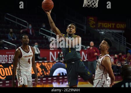 UC Riverside Highlanders Vorwärts Arinze Chidom (1) schießt den Ball In der zweiten Hälfte als Südkalifornien Trojans vorwärts Jesaja Mobley (3) und für Stockfoto