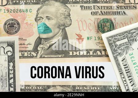 Dollarschein, Schutzmaske und Coronavirus Stockfoto