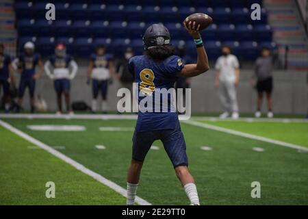 Team TOA Quarterback Nicholaus Iamaleava Jr, während eines Fußballspiels gegen Team Elite, Freitag, 8. Januar 2021, in Bullhead City, Arizona (Dylan Stewart/I Stockfoto