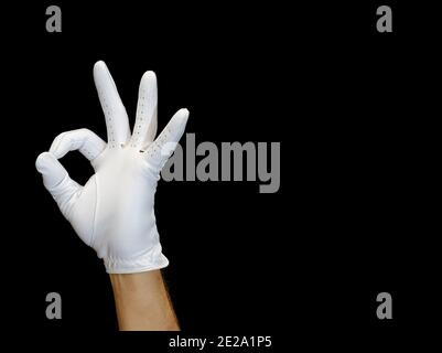 Der Spieler trägt einen weißen Golfhandschuh und macht die OK-Geste mit den Fingern. Stockfoto