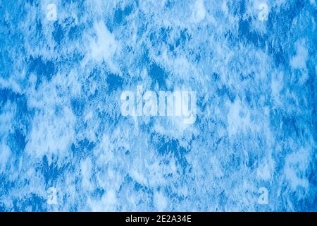 Blauer Eishintergrund. Hintergrund mit leerem Leerzeichen für Text oder Bild. Stockfoto