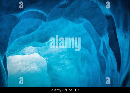 Blue Ice in einer Höhle unter schmelzen Rhonegletscher, Schweiz Stockfoto