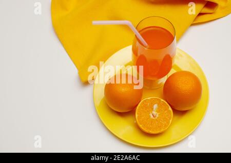 Orangen, Kinoo, Orange Jiuce in a Glass, orizontal, Landschaft, Studioaufnahme, Farbbild Stockfoto