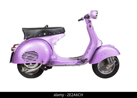 Vintage Vespa Motorrad - 1959 - isoliert auf weißem Hintergrund - Rosa Stockfoto
