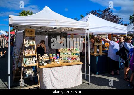 SALT SPRING ISLAND, KANADA - 07. Januar 2021: Salt Spring Island Summer Market, Gulf Islands, BC, Kanada Stockfoto