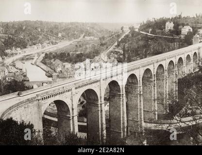 Vintage 19. Jahrhundert Foto: Das römische Viadukt in Dinan, Frankreich Stockfoto