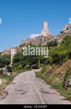 Torre di Pescina, regionaler Naturpark Sirente Velino, Italien, Abruzzen, Pescina Stockfoto