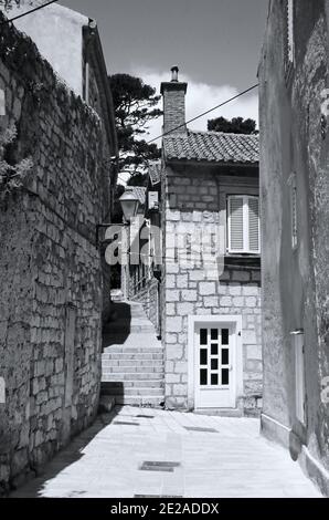 Die engen Gassen der Altstadt, Rab Stadt, Insel Rab Kroatien . Stockfoto