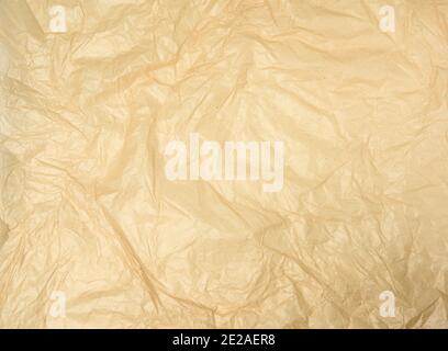 Zerknitterte leere Blatt aus braunem Geschenkpapier, Vintage-Textur für den Designer, Vollrahmen Stockfoto