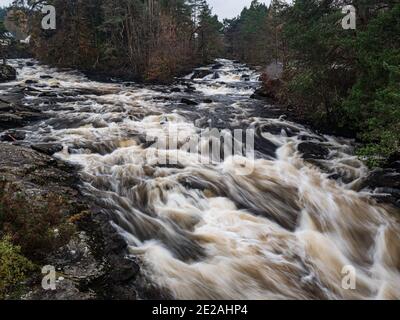 Die Wasserfälle von Dochart am Fluss Dochart bei Killin in Stirling, Schottland, Großbritannien Stockfoto