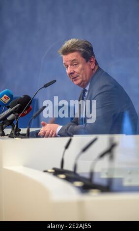 Magdeburg, Deutschland. Januar 2021. Lutz Trümper (SPD), Oberbürgermeister der Landeshauptstadt Magdeburg, bei der jährlichen Auftaktpressekonferenz. Dort gab er Auskunft über das Investitionsbudget 2021. Quelle: Klaus-Dietmar Gabbert/dpa-Zentralbild/ZB/dpa/Alamy Live News Stockfoto