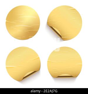 Gold geklebte runde Sticker mit goldenem Curling-Set an der Rückseite. 3d kreisförmige leere Papieretiketten Vektordarstellung. Faltig zerknittert schlechte Abzeichen w Stock Vektor