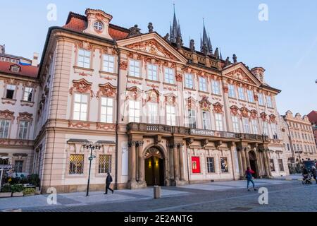 Palác Kinských, Kinsky-Palast, Wohnanlage Teil der Nationalgalerie, Staromestske namesti, Altstädter Ring, Prag, Tschechische Republik Stockfoto