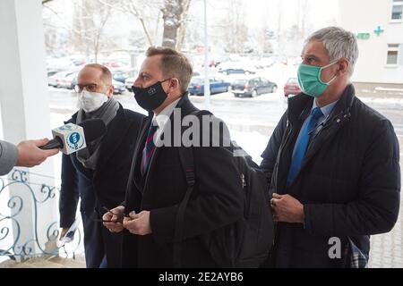 Warschau, Masowien, Polen. Januar 2021. Treffen der PLL LOT Unions mit Mitgliedern der Bürgerkoalition über die Situation in der Gesellschaft und die angekündigten Entlassungen. Im Bild: MICHAL SZCZERBA, PAWEL PONCYLJUSZ, DARIUSZ JONSKI, PI SZMULEWICZ Credit: Hubert Mathis/ZUMA Wire/Alamy Live News Stockfoto