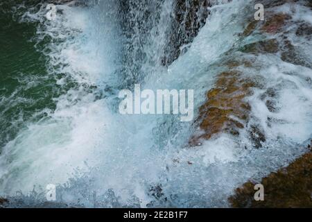 Ein kleiner Wasserfall im Nordwesten Vietnams Stockfoto