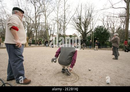 PETANQUE IM JARDIN DU LUXEMBOURG, PARIS Stockfoto