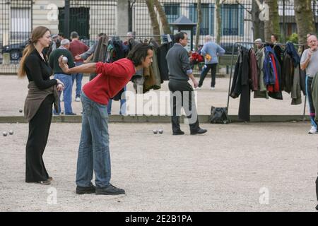 PETANQUE IM JARDIN DU LUXEMBOURG, PARIS Stockfoto