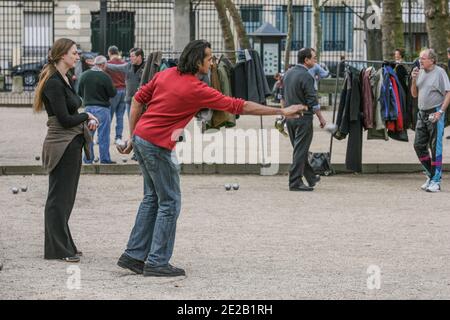 PETANQUE IM JARDIN DU LUXEMBOURG, PARIS Stockfoto