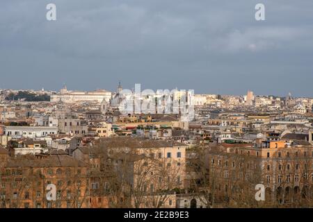 Blick auf das Zentrum von Rom von Trastevere. Im Zentrum: Chiesa Nuova Kirche, Pantheon, Kirche Sant' Agnese Stockfoto