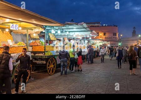 Die Essensstände von Jemaa el-Fnaa, in Marrakesch, Marokko Stockfoto