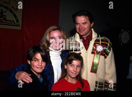 ROBERT URICH MIT FRAU HEATHER MENZIES UND KINDERN BRIAN UND EMILY Credit: Ralph Dominguez/MediaPunch Stockfoto