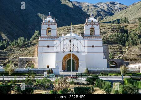 Die Kirche San Francisco, Lari, Colca Canyon, Arequipa, Peru Stockfoto