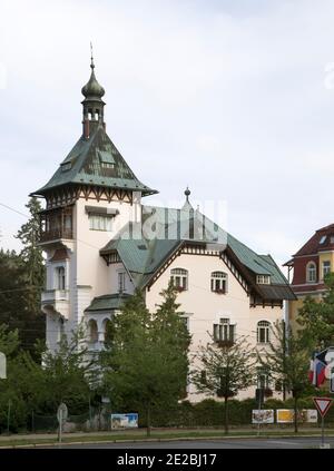 Stadtbibliothek an der Hauptstraße in Marianske Lazne. Tschechische Republik Stockfoto