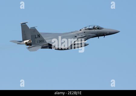 McDonnell Douglas F-15E Strike Eagle, 91-0303 codierte 'LN' des 48th Fighter Wing, 492 Fighter Squadron, USAFE, basiert und gesehen bei RAF Lakenheath Stockfoto
