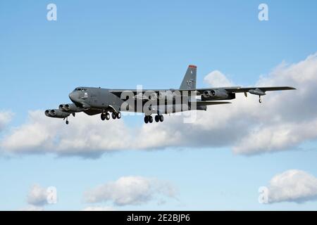 Boeing B-52H Stratofortress, 60-0005, codiert 'MT' des 5. Bombenflügels, United States Air Force landet bei RAF Fairford, England. Stockfoto