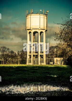 Water Tower Telefonie Mast Stockfoto