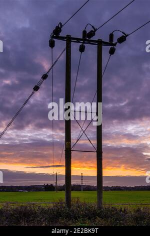 Telegraph Polen in der Dämmerung Stockfoto