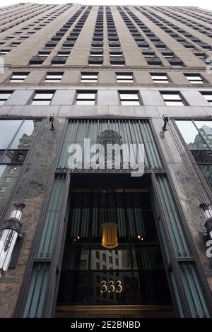 Der Blick nach oben - 333 N. Michigan, Chicago, Illinois, 2019 Stockfoto