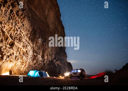 Al Ula, Saudi-Arabien. 13. Jan, 2021. Biwak unserer Fotografen während der 10. Etappe der Dakar 2021 zwischen Neom und Al-Ula, in Saudi-Arabien am 13. Januar 2021 - Foto Antonin Vincent/DPPI/LM Credit: Gruppo Editoriale LiveMedia/Alamy Live News Stockfoto