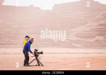 Al Ula, Saudi-Arabien. Januar 2021. TV, Kameramann während der 10. Etappe der Dakar 2021 zwischen Neom und Al-Ula, in Saudi-Arabien am 13. Januar 2021 - Foto Antonin Vincent/DPPI/LM Credit: Gruppo Editoriale LiveMedia/Alamy Live News Stockfoto