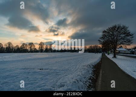 Traumhafte verschneite Winterlandschaft bei Heiligenberg am Bodensee, zum Skifahren, Rodeln und Wandern Stockfoto
