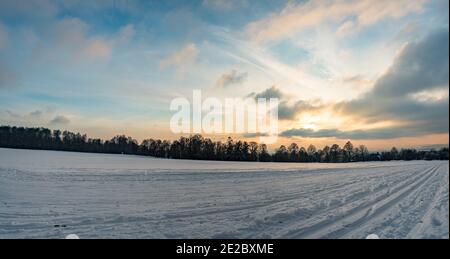 Traumhafte verschneite Winterlandschaft bei Heiligenberg am Bodensee, zum Skifahren, Rodeln und Wandern Stockfoto