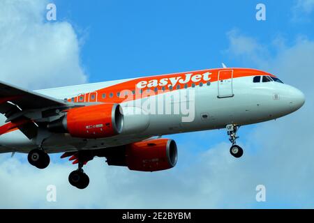 EasyJet Flugzeug Landung Stockfoto