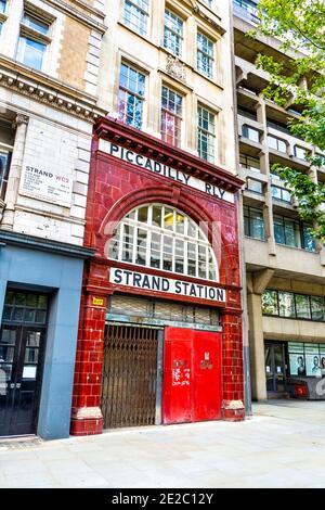 Außenansicht der geschlossenen Aldwych U-Bahn-Station (1907 als Strand Station eröffnet) Stockfoto