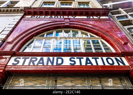 Außenansicht der geschlossenen Aldwych U-Bahn-Station (1907 als Strand Station eröffnet) Stockfoto