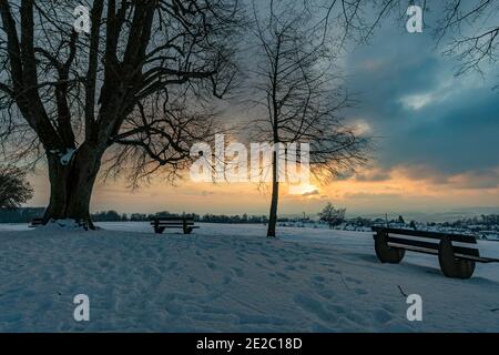 Traumhafte verschneite Winterlandschaft bei Heiligenberg am Bodensee bei Der Aussichtspunkt Amalienhoehe Stockfoto