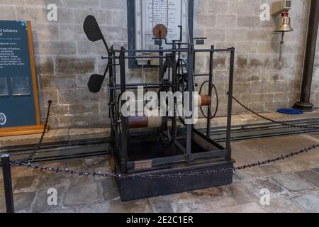 Die älteste funktionierende Uhr der Welt in Salisbury Cathedral, Salisbury, Wiltshire, Großbritannien. Stockfoto