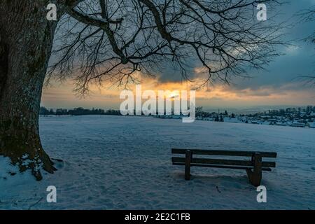 Traumhafte verschneite Winterlandschaft bei Heiligenberg am Bodensee bei Der Aussichtspunkt Amalienhoehe Stockfoto