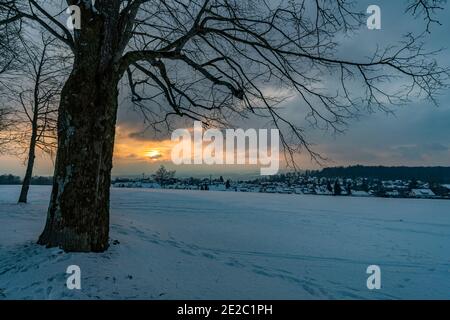 Traumhafte verschneite Winterlandschaft bei Heiligenberg am Bodensee bei Der Aussichtspunkt Amalienhoehe Stockfoto