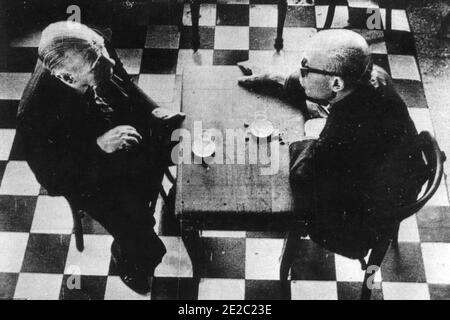Argentinische Schriftsteller Jorge Luis Borges und Ernesto Sábato in A Caffe Stockfoto