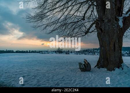 Traumhafte verschneite Winterlandschaft bei Heiligenberg am Bodensee bei Der Aussichtspunkt Amalienhoehe Stockfoto
