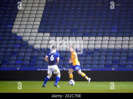 Ein allgemeiner Blick auf leere Stände während des Sky Bet League Two Spiels im Boundary Park, Oldham. Stockfoto