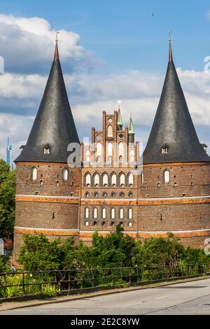 Das Holsten Gate Holstentor in Lübeck. Es ist das bedeutendste Tor des Mittelalters in Deutschland. Es wurde von 1464-1478 als ein gebaut Stockfoto
